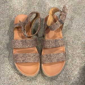 Women’s sandals, animal print, size 9